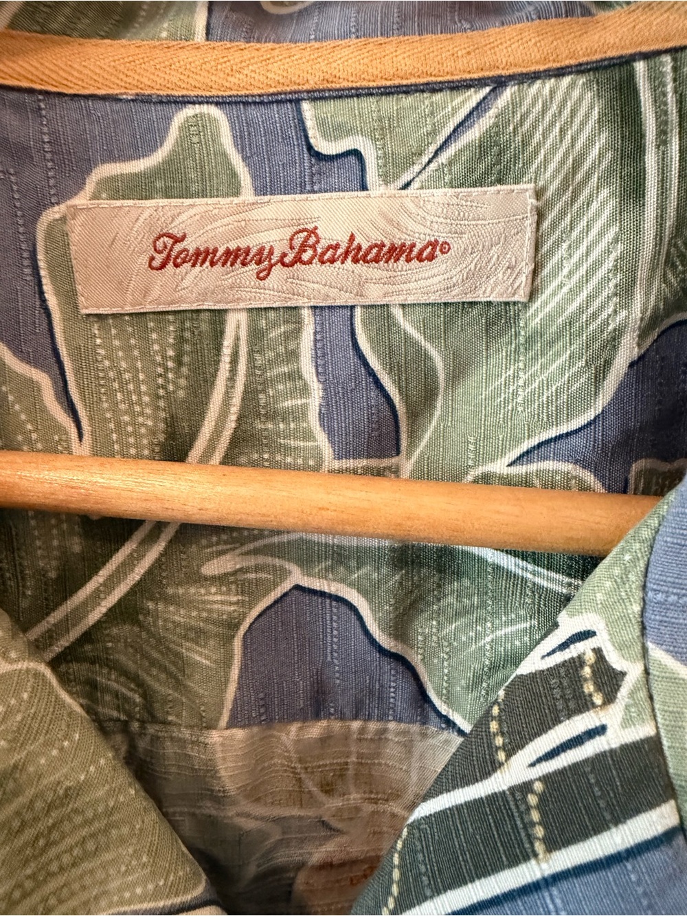 Tommy Bahama Men’s 100% Silk Tropical Print Camp Shirt – Size XL - Picture 2 of 5